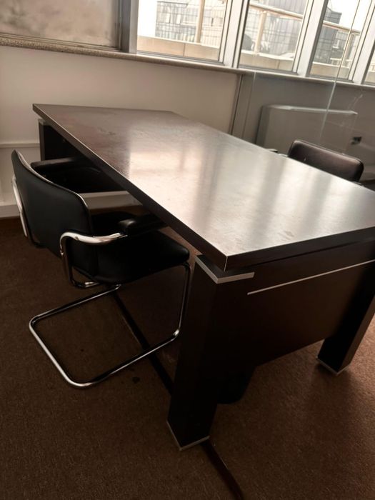 Проданы стулья, ничего не осталься