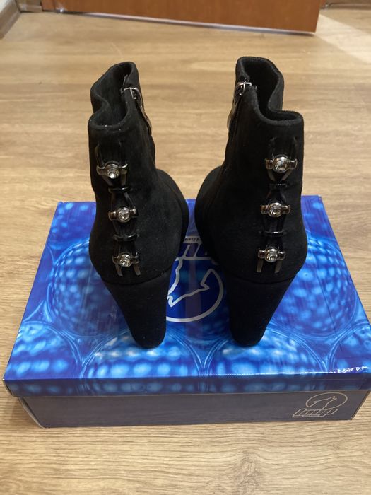 Велурени боти с платформа