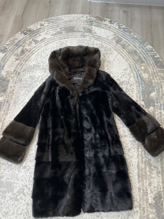 Норковая шуба. Коричнево черного цвета . С капюшоном