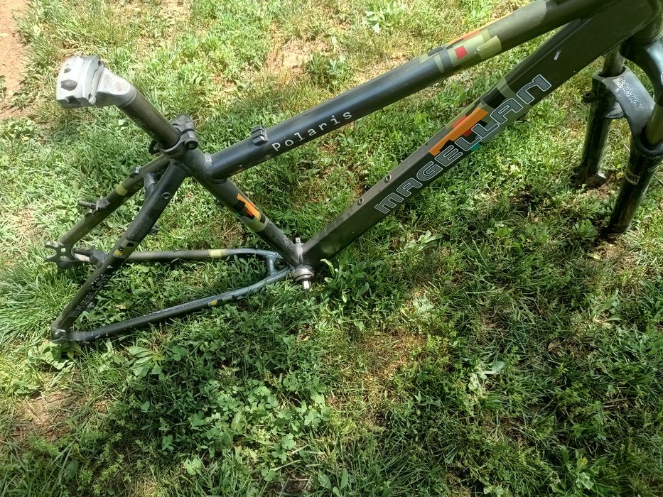 Vând cadru magela cu jenti