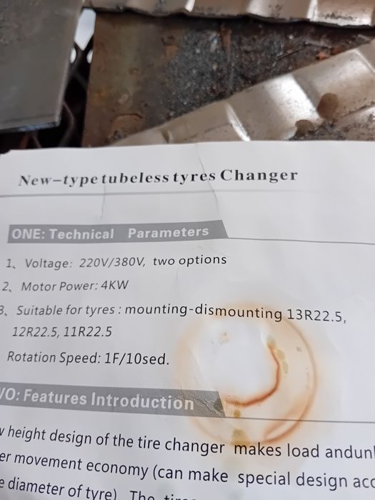 Aparat dejantat cauciucuri camioane