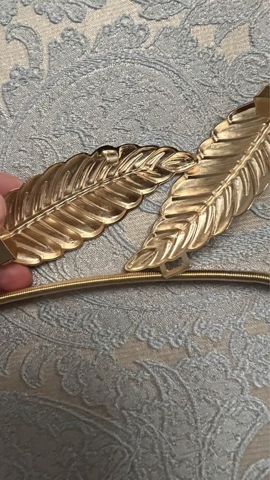 Ремень. Пояс золотого цвета.