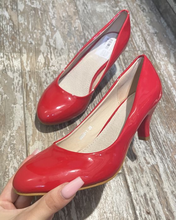 •ЧИСТО НОВИ• Лачени червени токчета