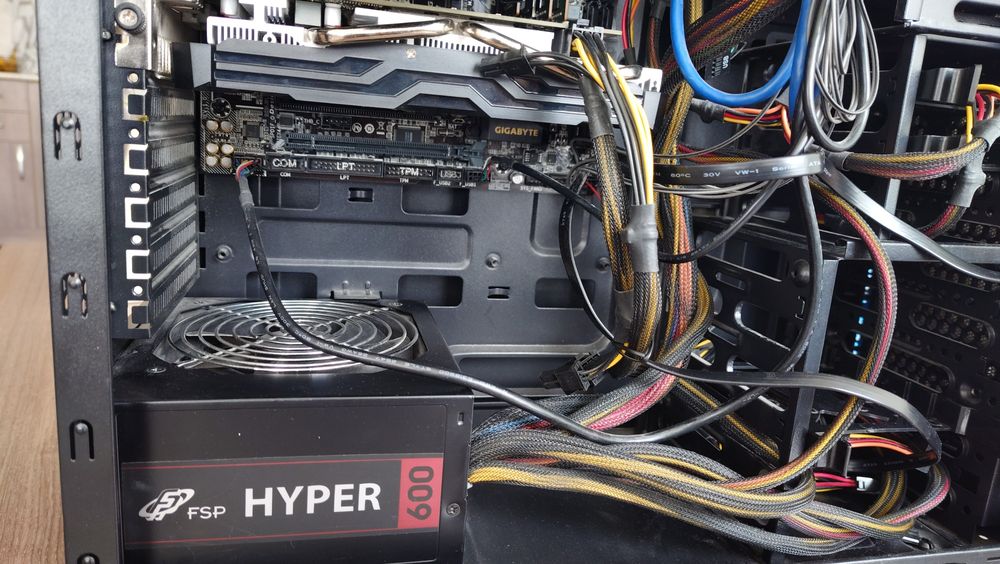 Настолен компютър в отлично състояние