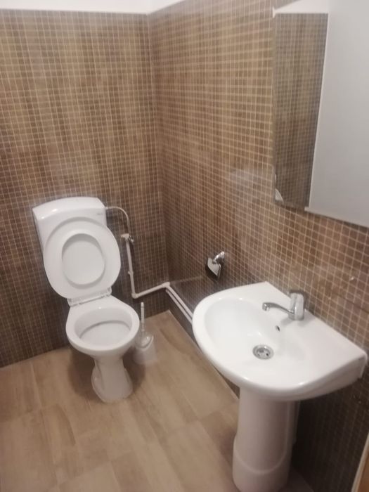 Închiriez apartament 3 camere pe str Stirbei Voda 158