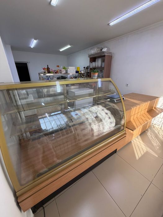 Продам витринный холодильник