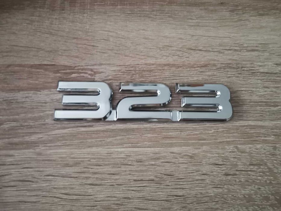 Сребрист надпис Mazda 323
