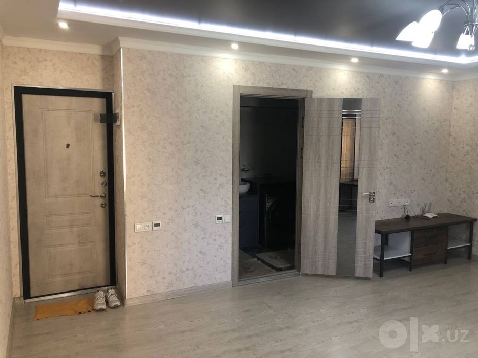 Сдается однокомнатная евро. Упокованная на против алайского базара