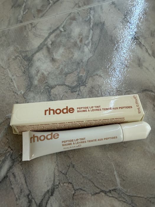 diverse modele de lipgloss rhode
