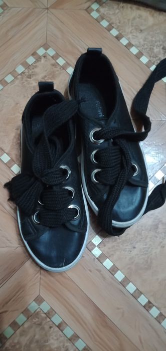 Продается детская обувь