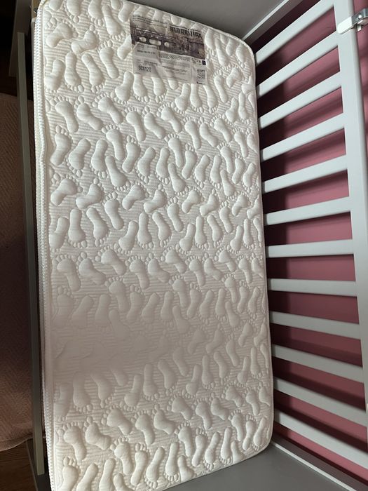 Бебешко легло с матрак и шкаф за повиване Sundvik