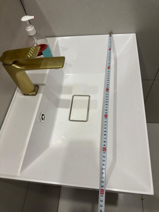 Зерколо и тумба с раквиной