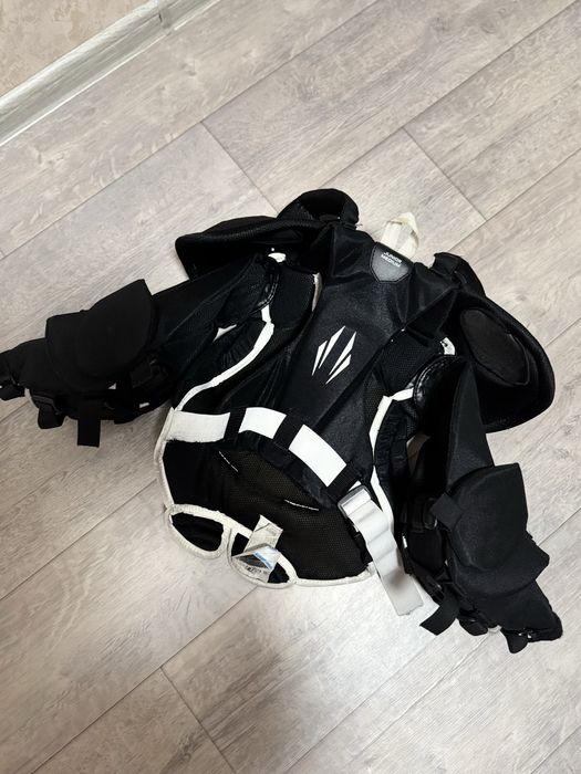 Нагрудник вратаря