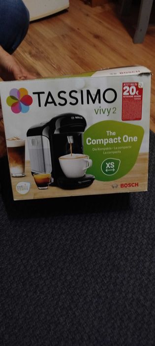 Продавам кафе машина работеща с капсули  TASSIMO