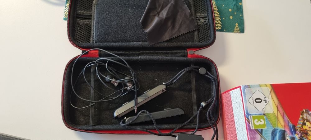 Nintendo Switch – stare foarte bună, folosit puțin