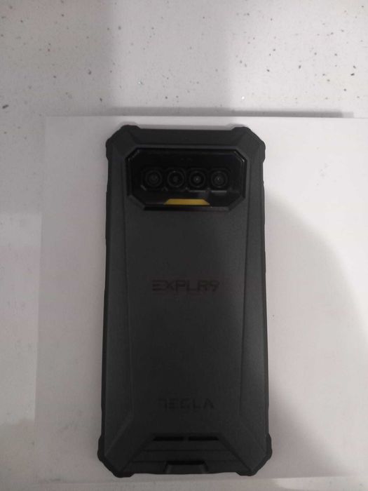 Vand telefon tesla este nou