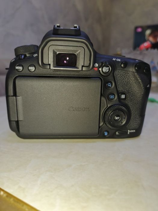 Canon 6 d mark 2 yangi barcha jixozlari bilan sotiladi