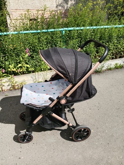 Продам прогулочную коляску