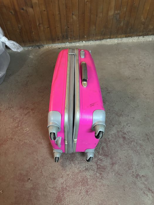 Чемодан большой +1 недорого