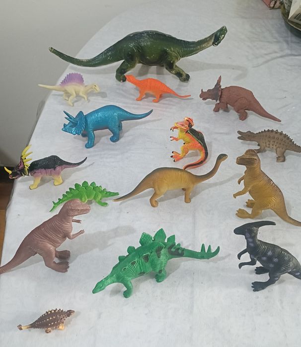 Динозавры игрушки