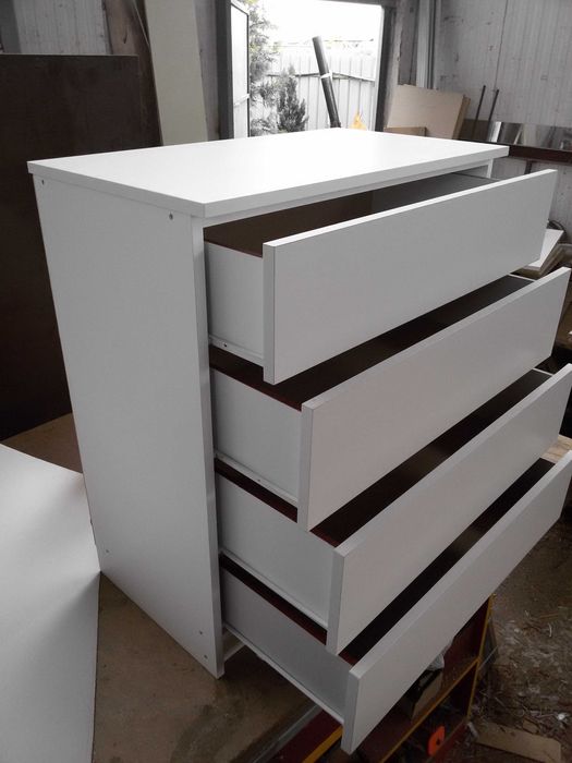 Скрин с 4 чекмеджета бял -сглобени