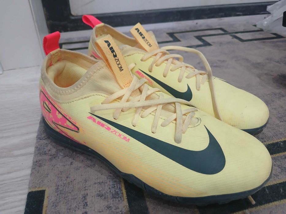 Продам сороконожки Nike