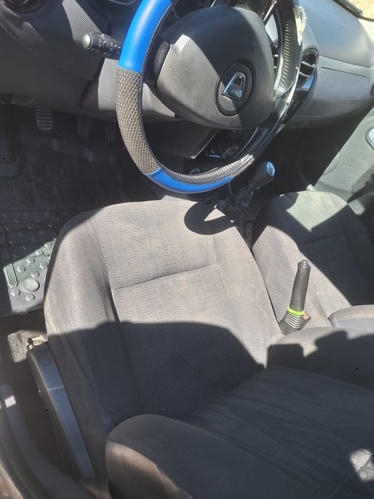 Vând Dacia Duster
