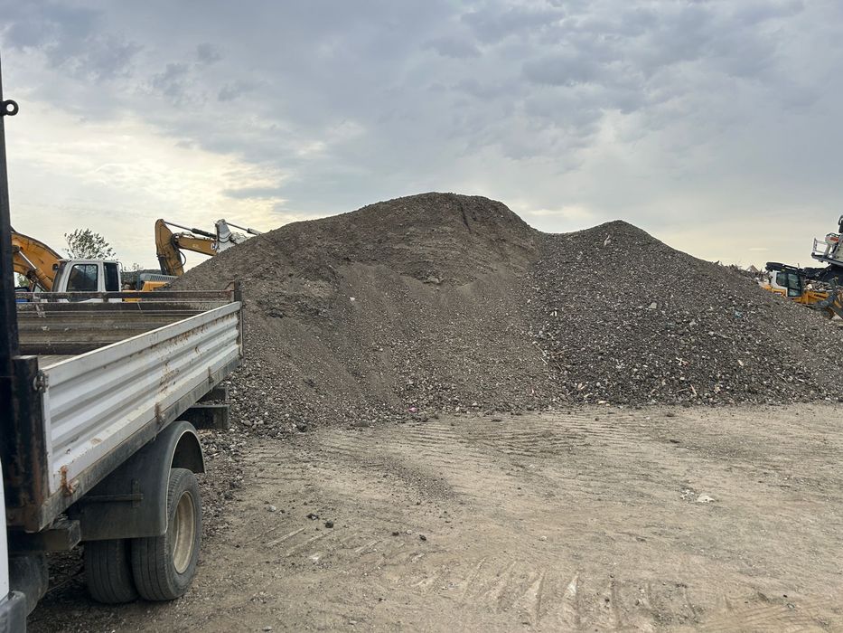 Piatra de drum,frezat de asfalt,beton concasat,parcare,strada,bobcat