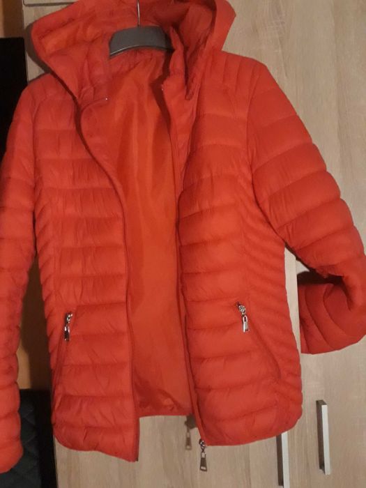 Geaca  rosie cu gluga M