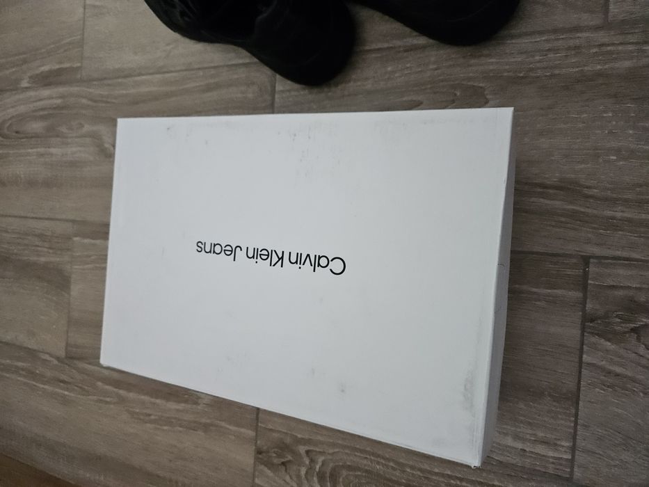 Продавам черни мъжки обувки Calvin Klein Jeans