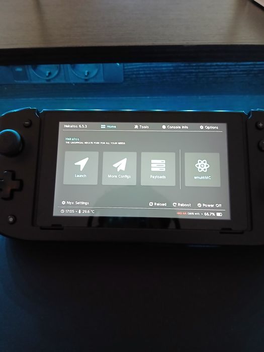 Nintendo Switch V2 Modat + Card 256GB + Grip Nitro Deck