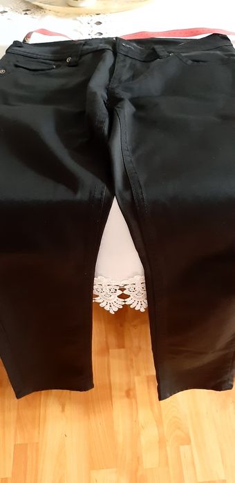 Pantaloni negri purtați o singură dată!