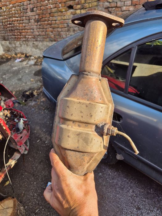 Катализатор за Мицубиши каризма 1.8 ГДИ 125 кс