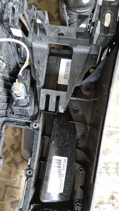 Оригинална Средна Конзола с Подлакътник за БМВ 1 серия 2003- 2013г