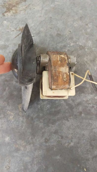 Вентилятор ссср.Работает на  вдув.диаметр 17см.