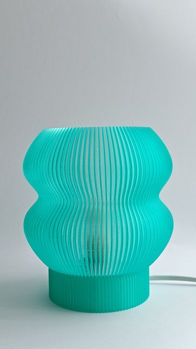 Aura Ripple Lamp – Lampă 3D printed, design parametric, bec inclus