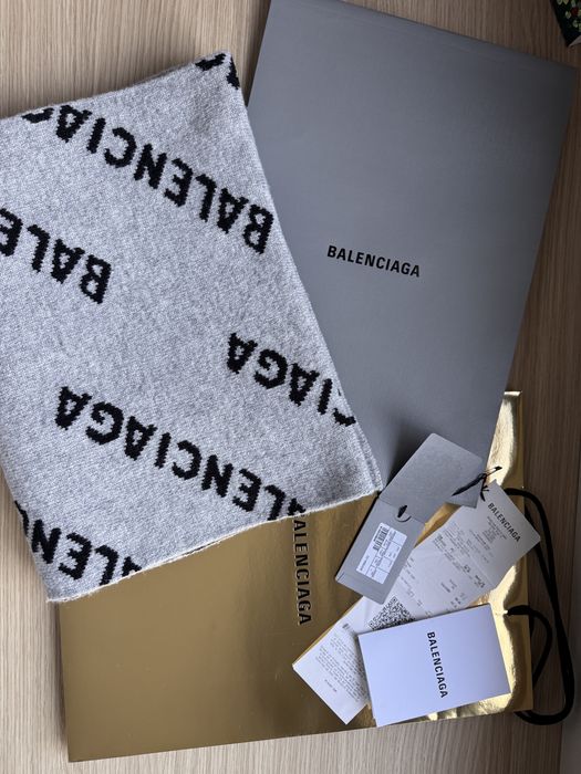 Balenciaga шал 100% вълна Оригинал!