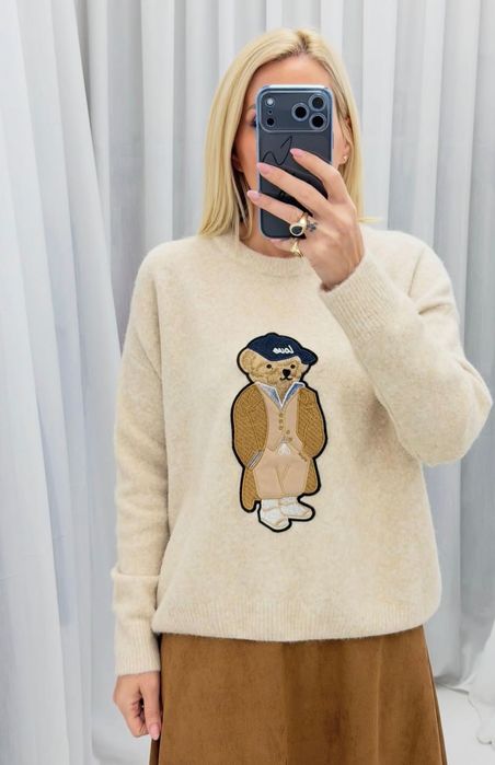 Страхотен пуловер с вълна с мече