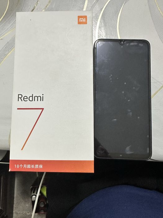 Редми 7.  4/ 64 гб .