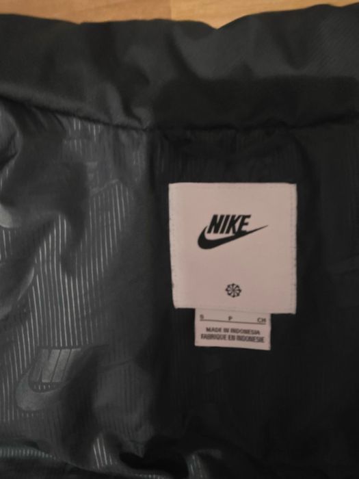 Оригинално елече на Nike