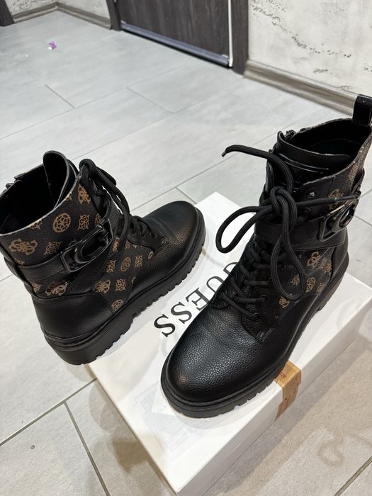 Къси ботуши\ кубинки Guess