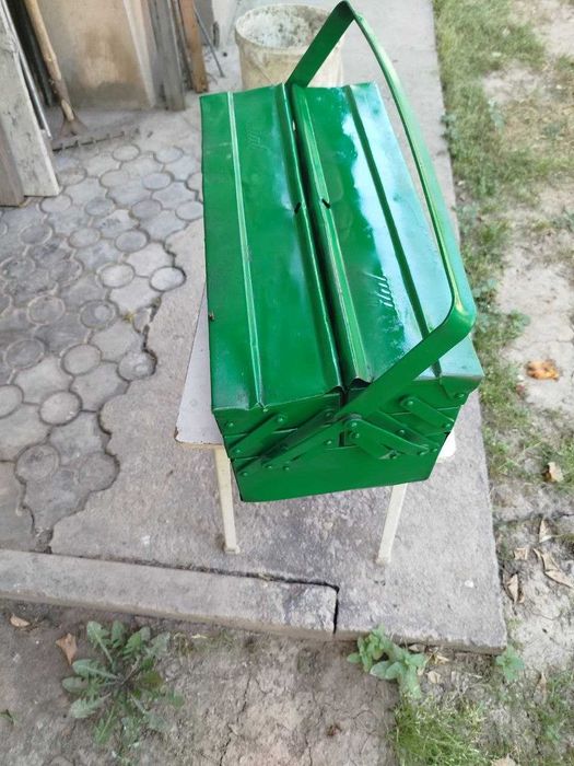 продам металлический ящик  для инструмента