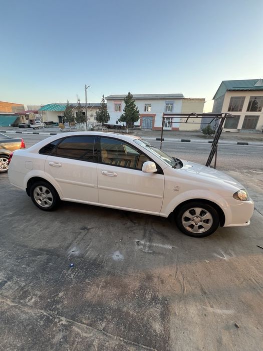 Sotiladi 2019 yil avtomat gentra