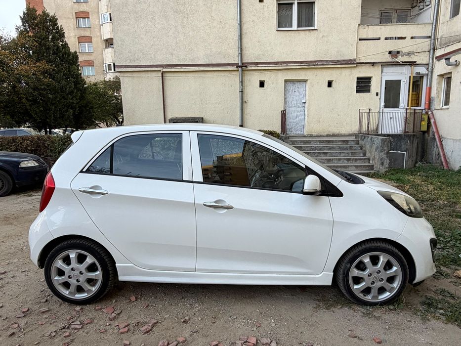 Mașină Kia Picanto 2013