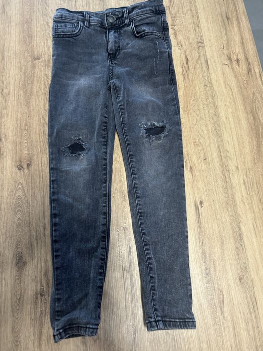 Дънки за момче в цвят тъмно сиво-черно