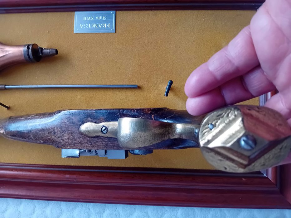 pistol francez  atenție nu este arma de foc