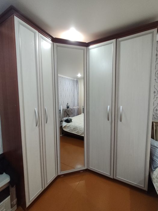 Продам шкаф угловой