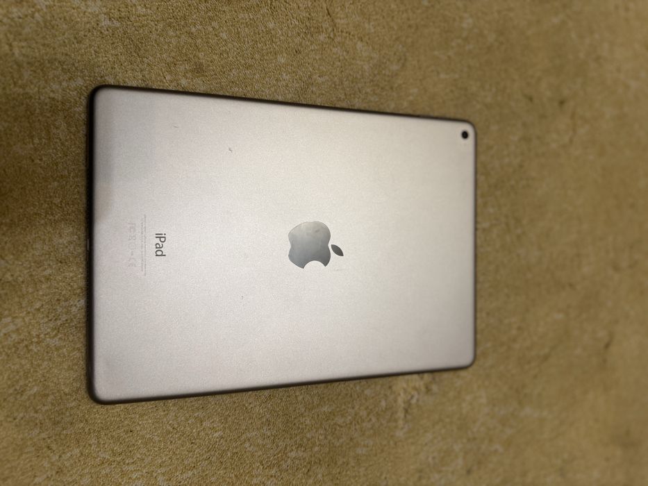 iPad Air 2 на 64ГБ черный