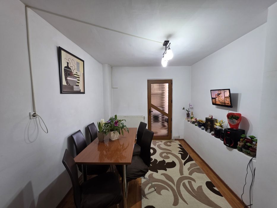 Vânzare apartament 4 camere, etaj 1