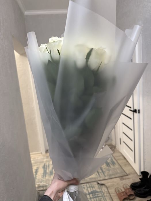 Продам белые розы